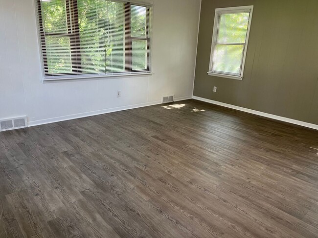 300 Vincennes Ave Unit 2
