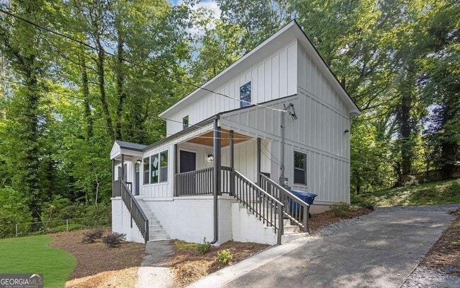 Photo - 1080 Westmont Rd SW