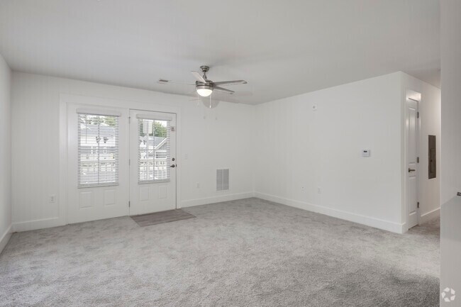 2BR, 2BA - 1,077SF - Living Room