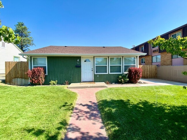 Updated Selah Home with Large Yard - Updated Selah Home with Large Yard