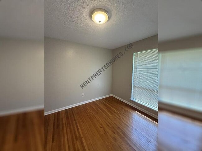 Photo - 8000 Edwina Dr