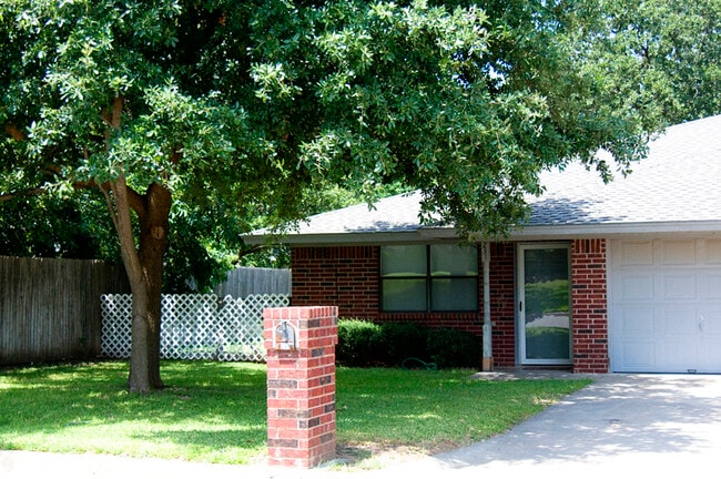 Photo - 231 Rosebud Dr