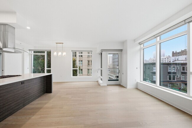 Photo - 1688 Pine St