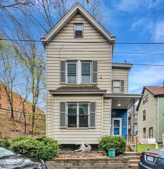 Building Photo - 4 Bed 2 Bath - Newly updated Shadyside home