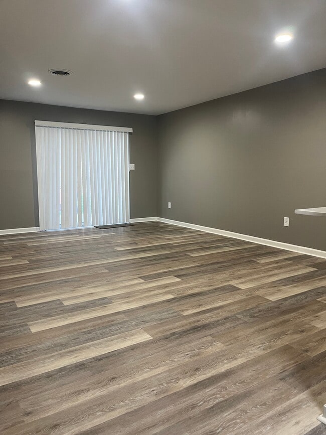 Photo - 108 Shady Brook Dr