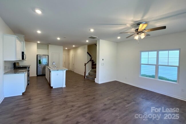 Photo - 2841 Yeager Dr NW