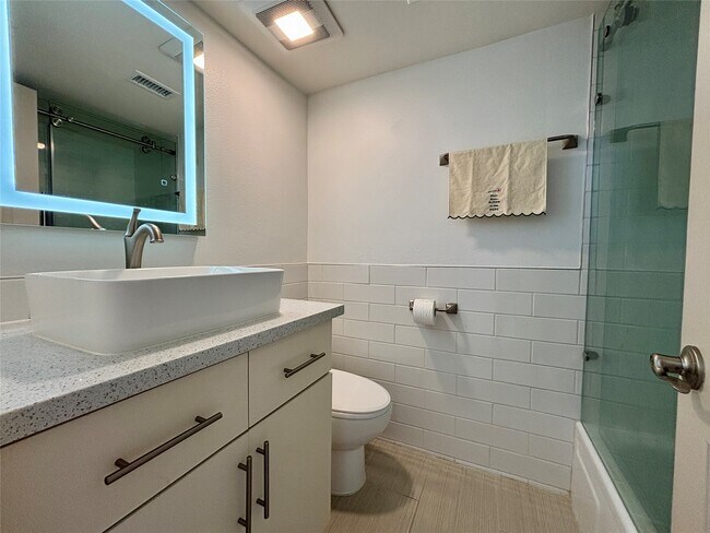 Building Photo - 12900 Walden Rd Unit 508E