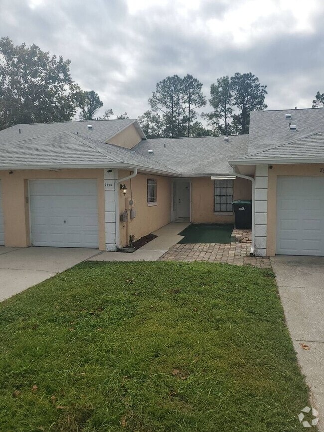 Building Photo - 2 Bed/ 2 Bath Available Now In University ... Rental