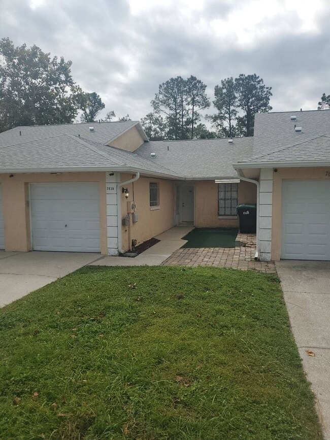 Building Photo - 2 Bed/ 2 Bath Available Now In University ... Rental