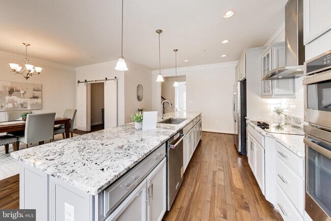 Photo - 517 Windboard Way