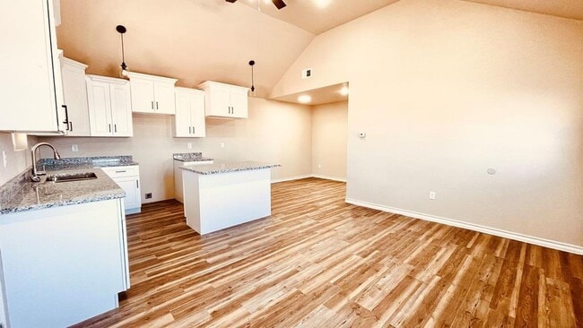 Photo - 512 Dumas Ave