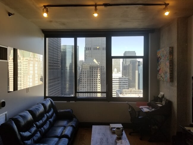 Building Photo - 235 W Van Buren St Unit 4420