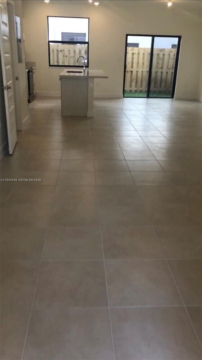 Photo - 10443 NW 82nd St Unit 4