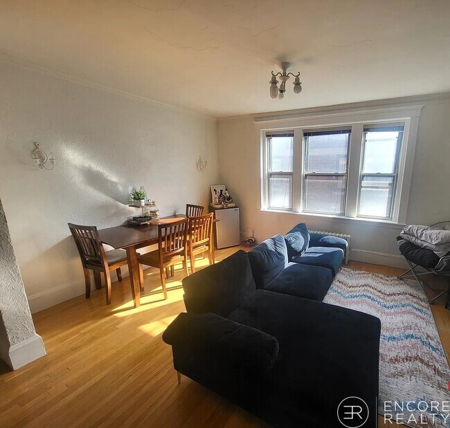 Building Photo - 16 Lakeville Rd Unit 12