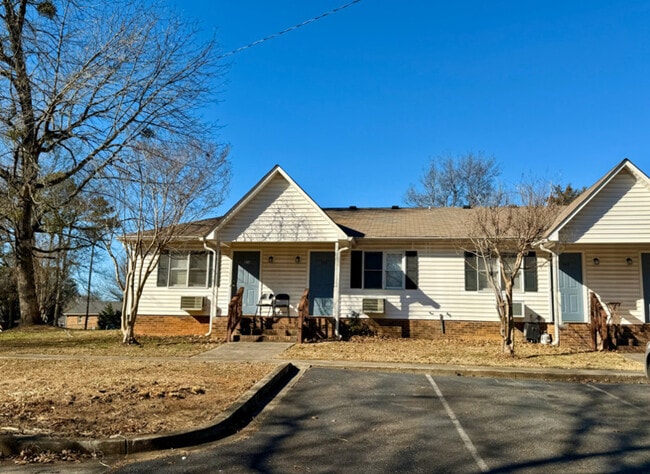 Building Photo - 1442 Riverview Rd Unit 104