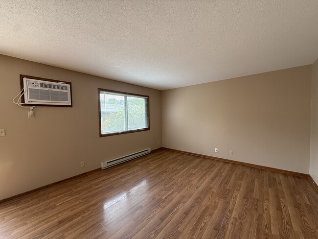 Photo - 624 Saxonwood Rd
