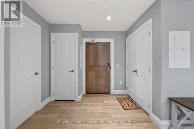 Photo - 187 Victoria St W Unité 104