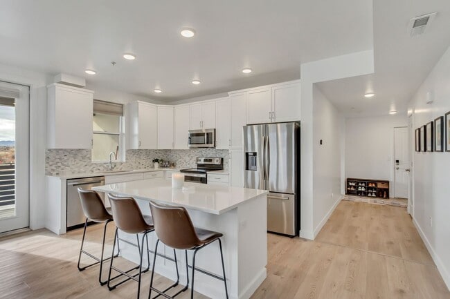 Photo - Spacious 3 Bed 2 Bath Condo in Sandy!