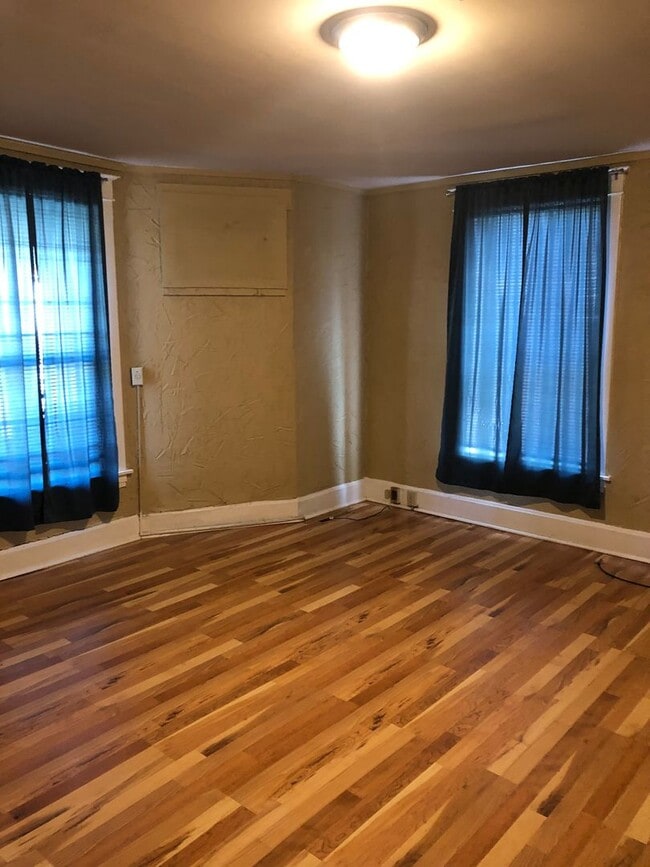 Photo - DOWNTOWN....Charming One Bedroom Unit Apt. A