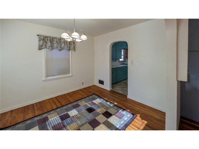 Photo - 301 Giles Pl