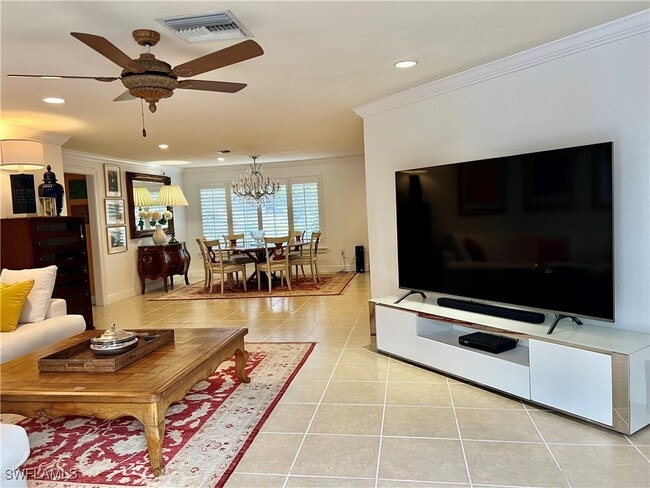 Photo - 283 Cypress Way W