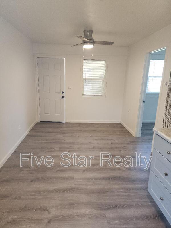 Photo - 464.5 Ohio St