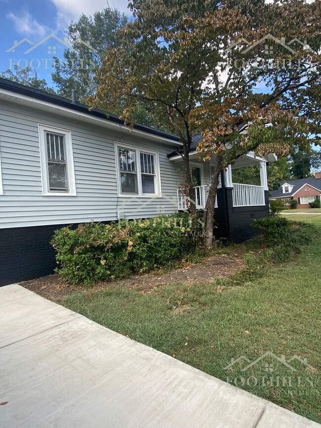 Photo - Updated 3 Bedroom Home with Yard, Deck, an...