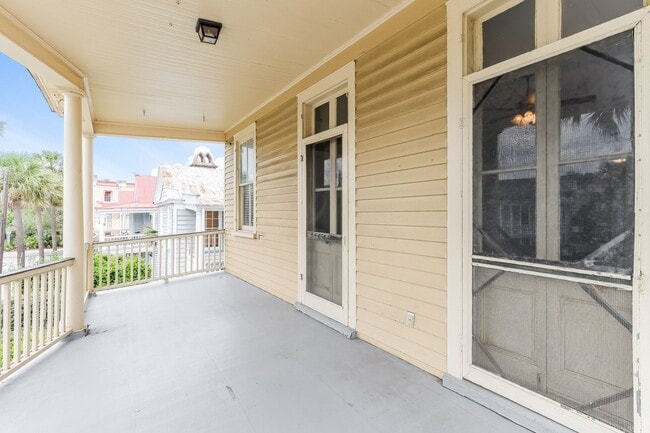 Photo - Modern 2-Bedroom Apartment in Historic Maz... Unit B