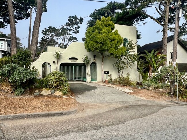 Photo - 671 Taylor St