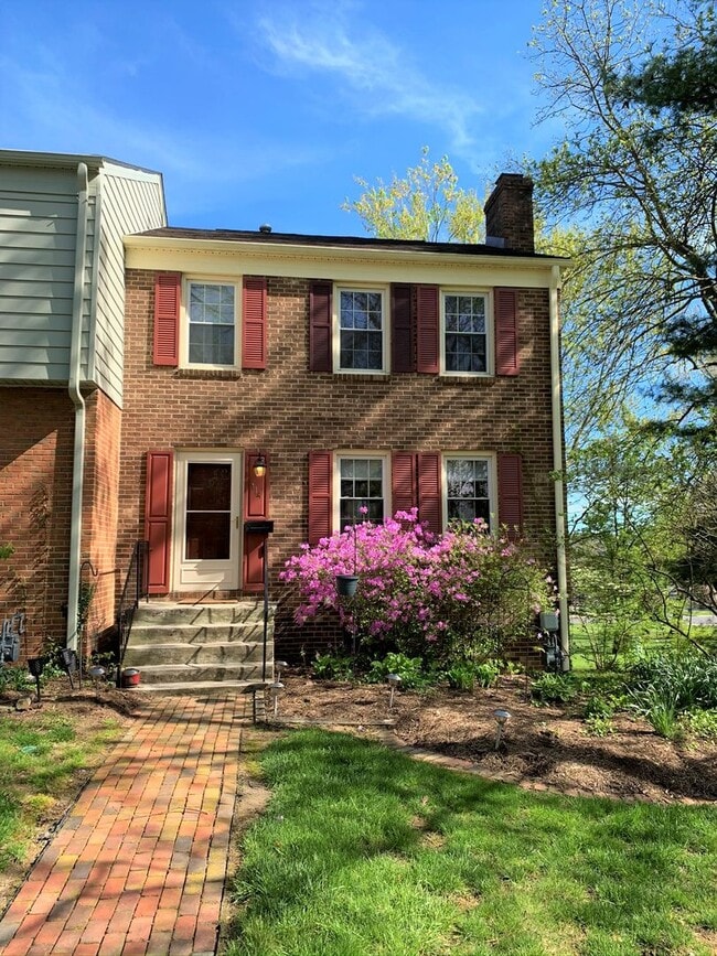 Photo - End Townhome In Oak Manor Community