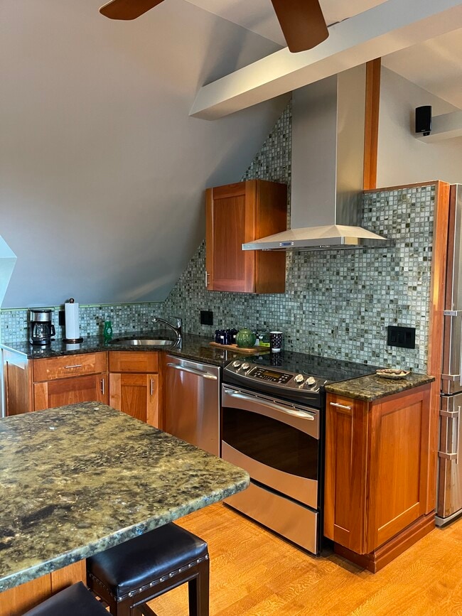 Building Photo - 3 Glengarry Rd Unit 3