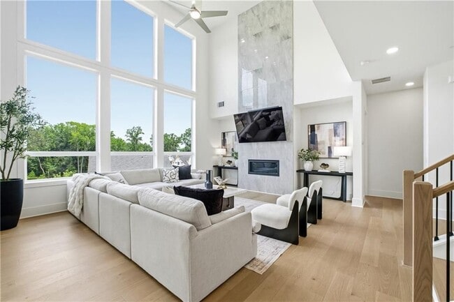 Photo - 4510 Hawthorn Cir