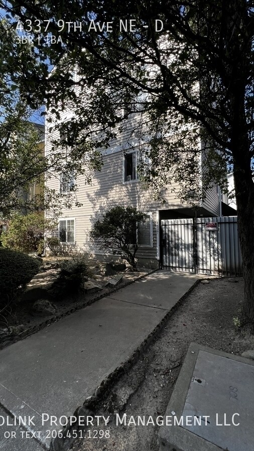 Building Photo - 4337 9th Ave NE Unit D