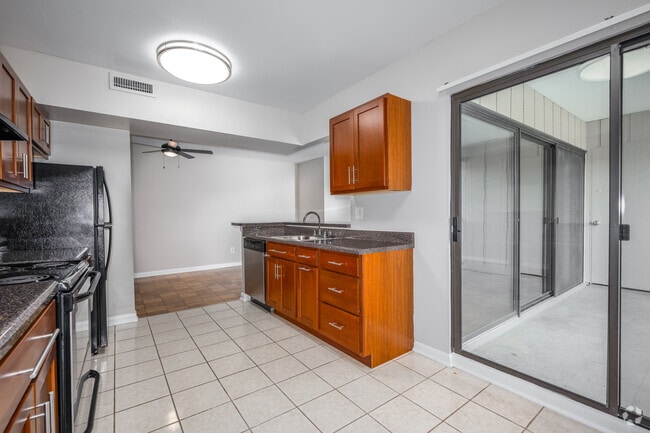 1BR, 1BA - 804SF - Kitchen