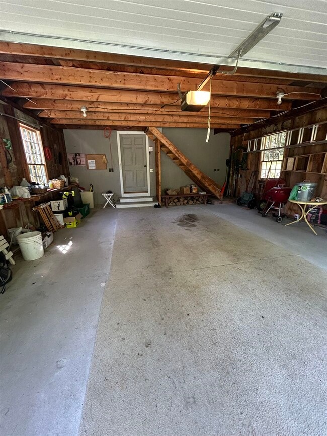 Photo - 923 Landgrove Rd