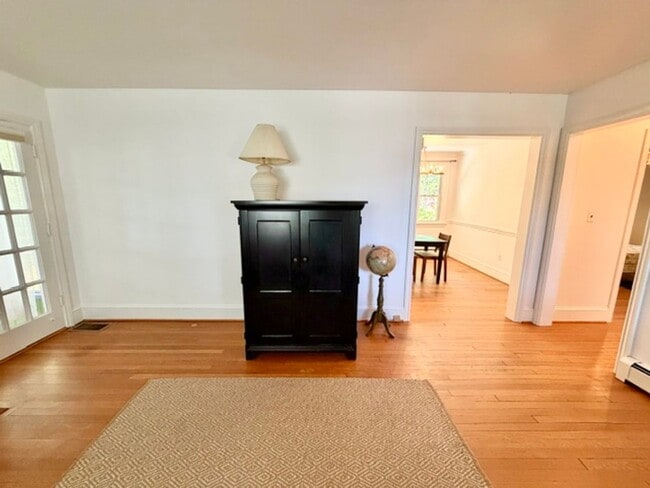 Photo - 811 Forest Glen Rd