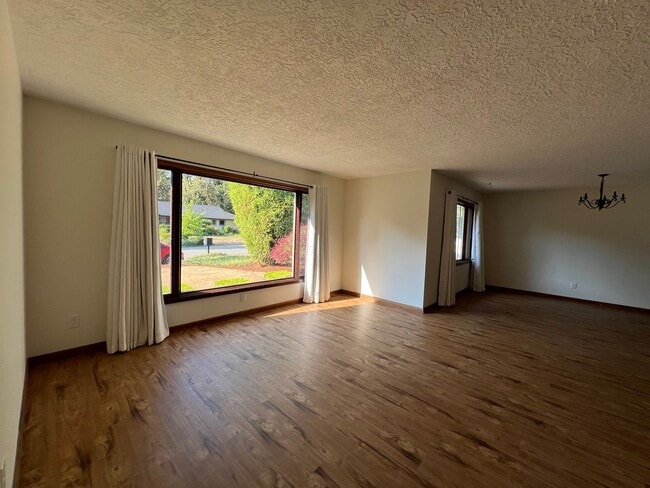 Photo - 5005 Eureka Way