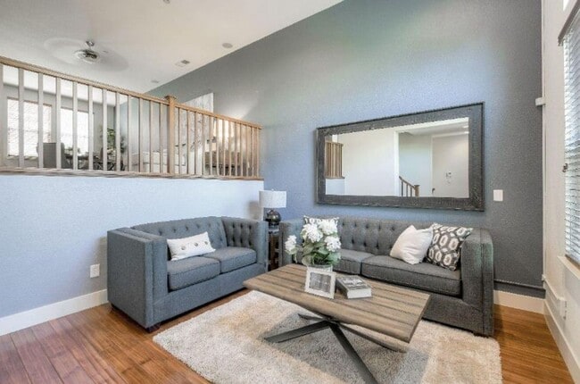 Photo - 405 Washington Square