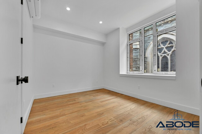 Photo - 433 Sackett St