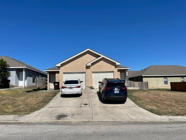 Building Photo - Townhome for rent