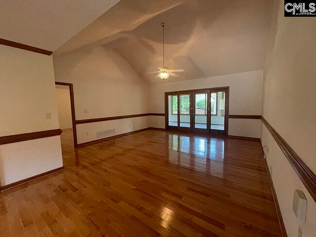 Photo - 305 Willowood Pkwy