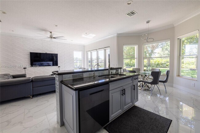 Photo - 8904 Maple Hill Ct