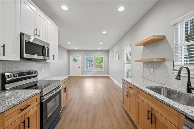 Photo - 617 W 39th St