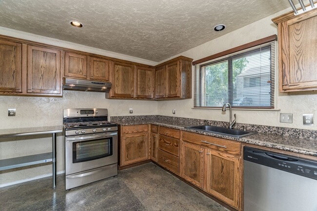 Photo - 2-BEDROOM TOWNHOME IN ALAMO HEIGHTS