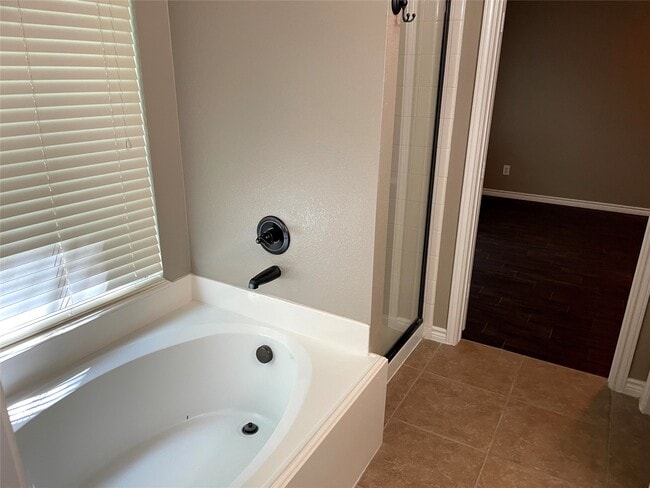 Building Photo - 2314 Colonial Springs Ln Rental