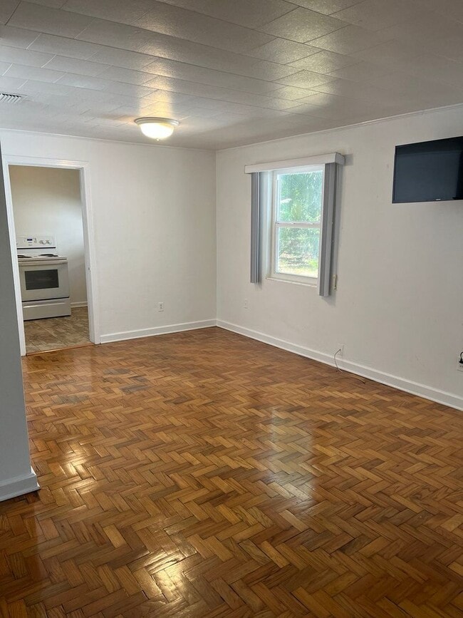 Photo - 4 bedrooms and 3 baths near UF campus