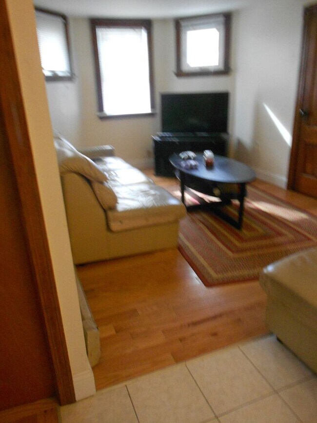 Photo - Beautiful 4 bed in Oak Sqaure