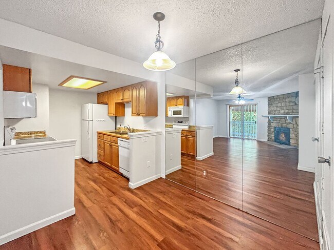 Photo - $0 DEPOSIT OPTION. SPACIOUS 2-BEDROOM, 2-B... Unidad B203