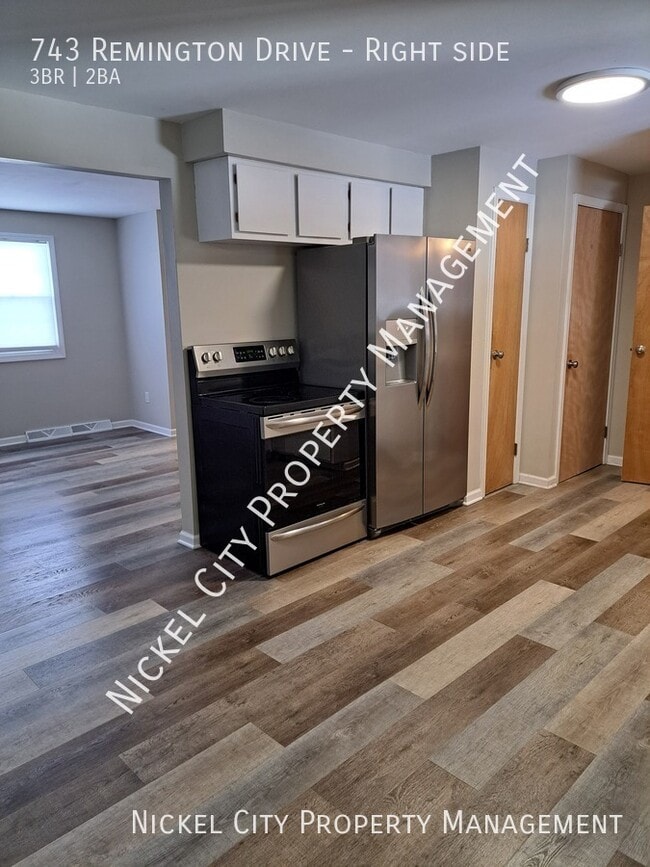 Photo - 743 Remington Dr Unit Right side