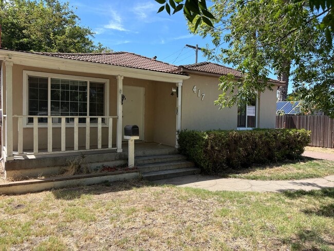 Building Photo - Charming Single Family Home